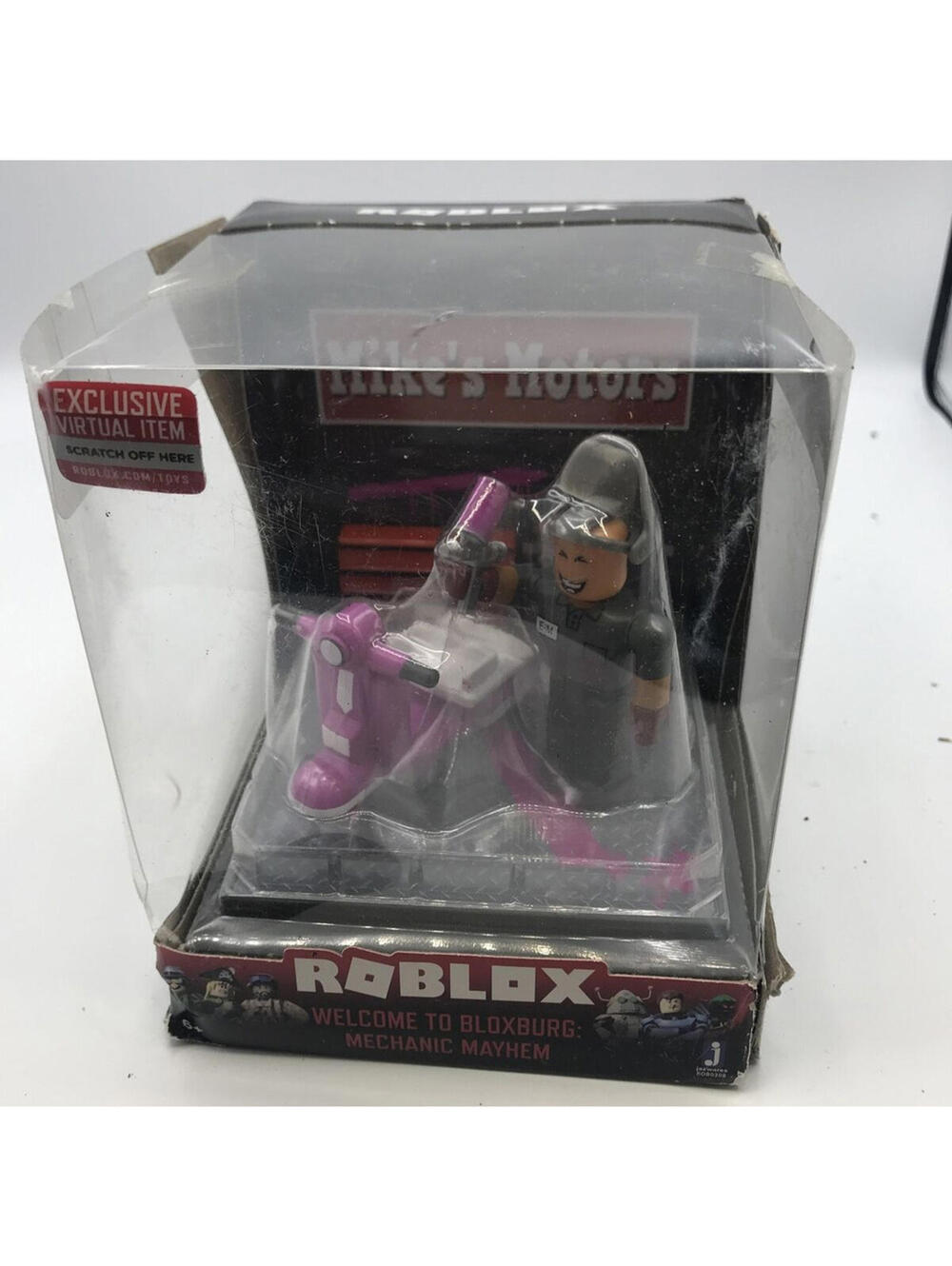 Roblox Welcome To Bloxburg Mechanic Mayhem Figure w/ Exclusive Virtual Item